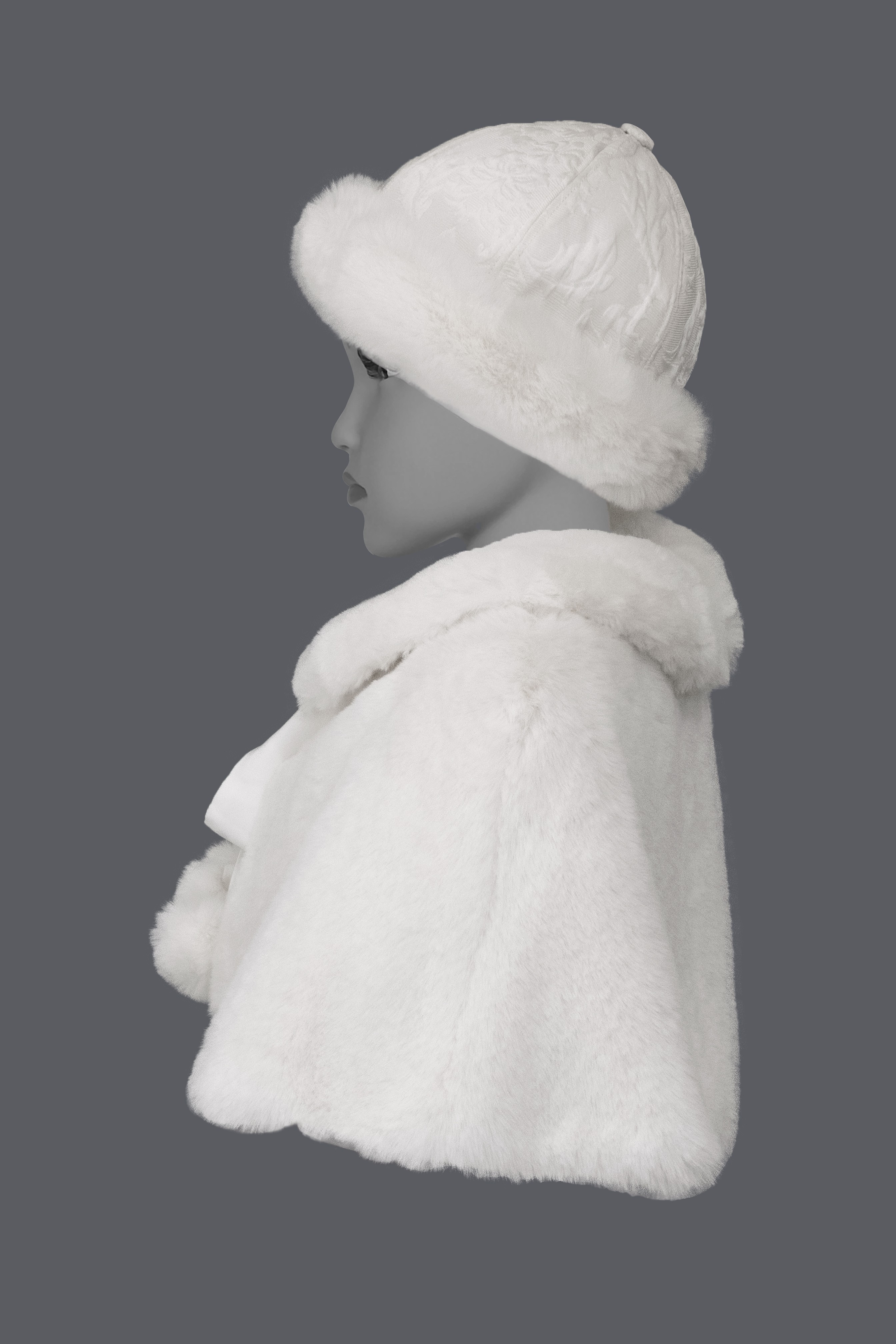 Toque et cape fausse fourrure 