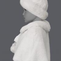 Toque et cape fausse fourrure 