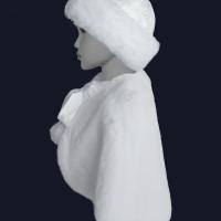 Toque et cape fausse fourrure 